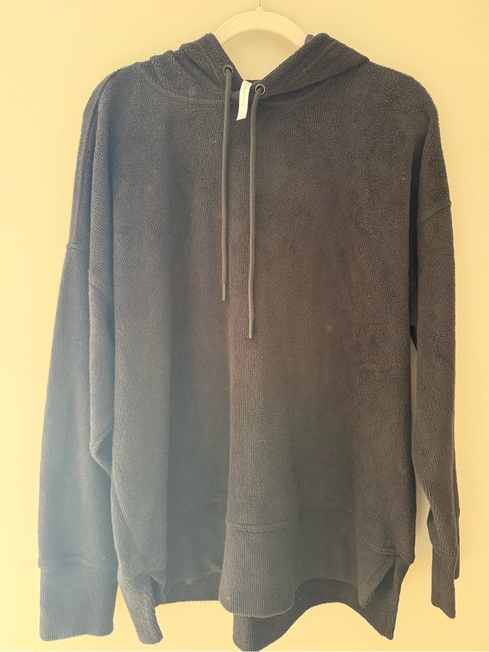 Fabletics women’s black Plush Hooded Pullover